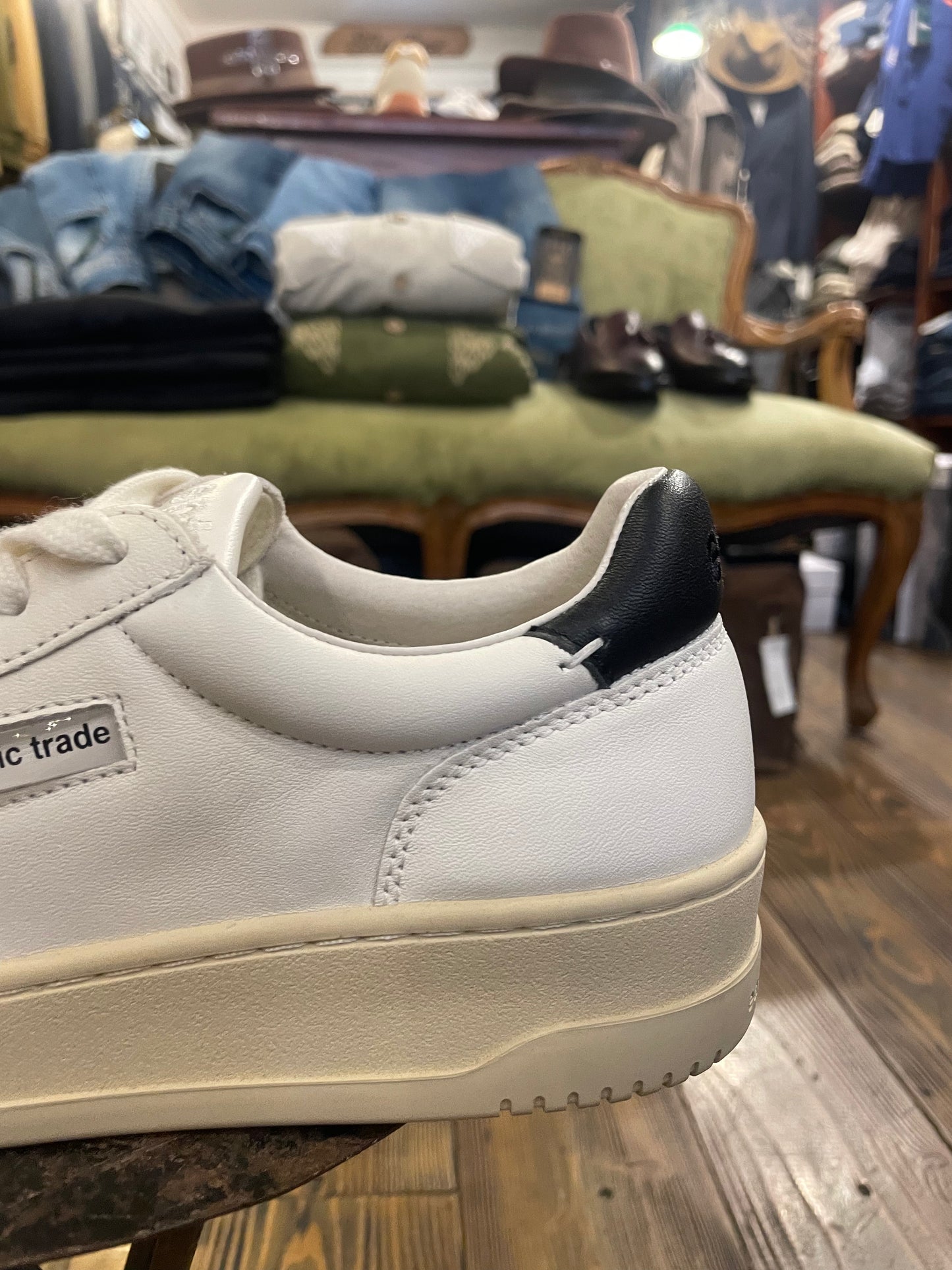 Sneakers EPT East Pacific Trade Modello Court Colore Off White/Black