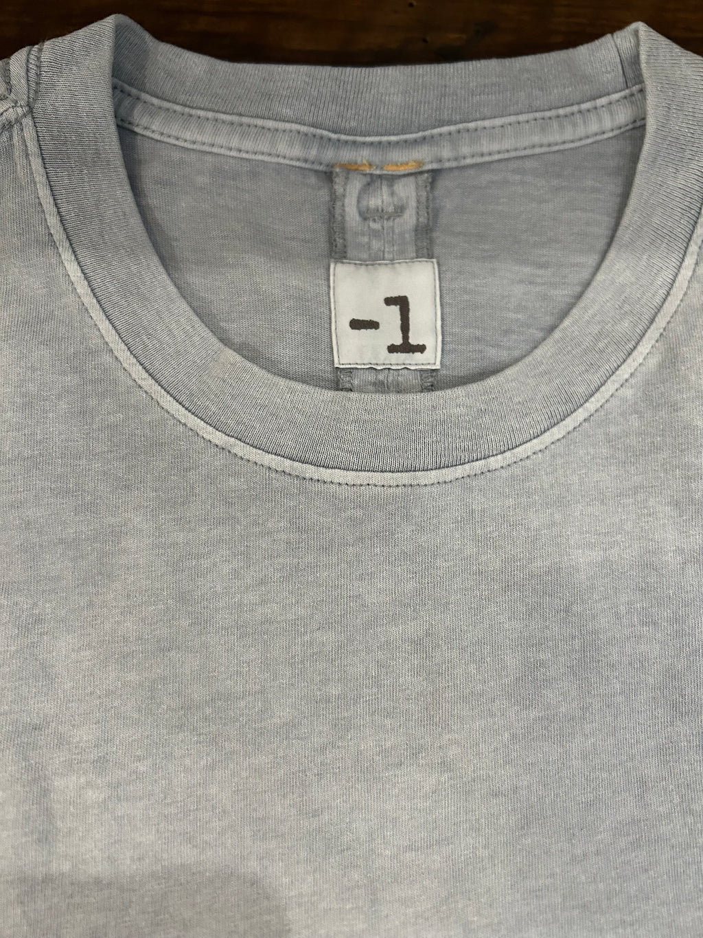 MINUS ONE T-SHIRT 100% COTONE COLORE SKY BLUE MANICA CORTA COTONE TRATTATO CON EFFETTO INVECCHIATO