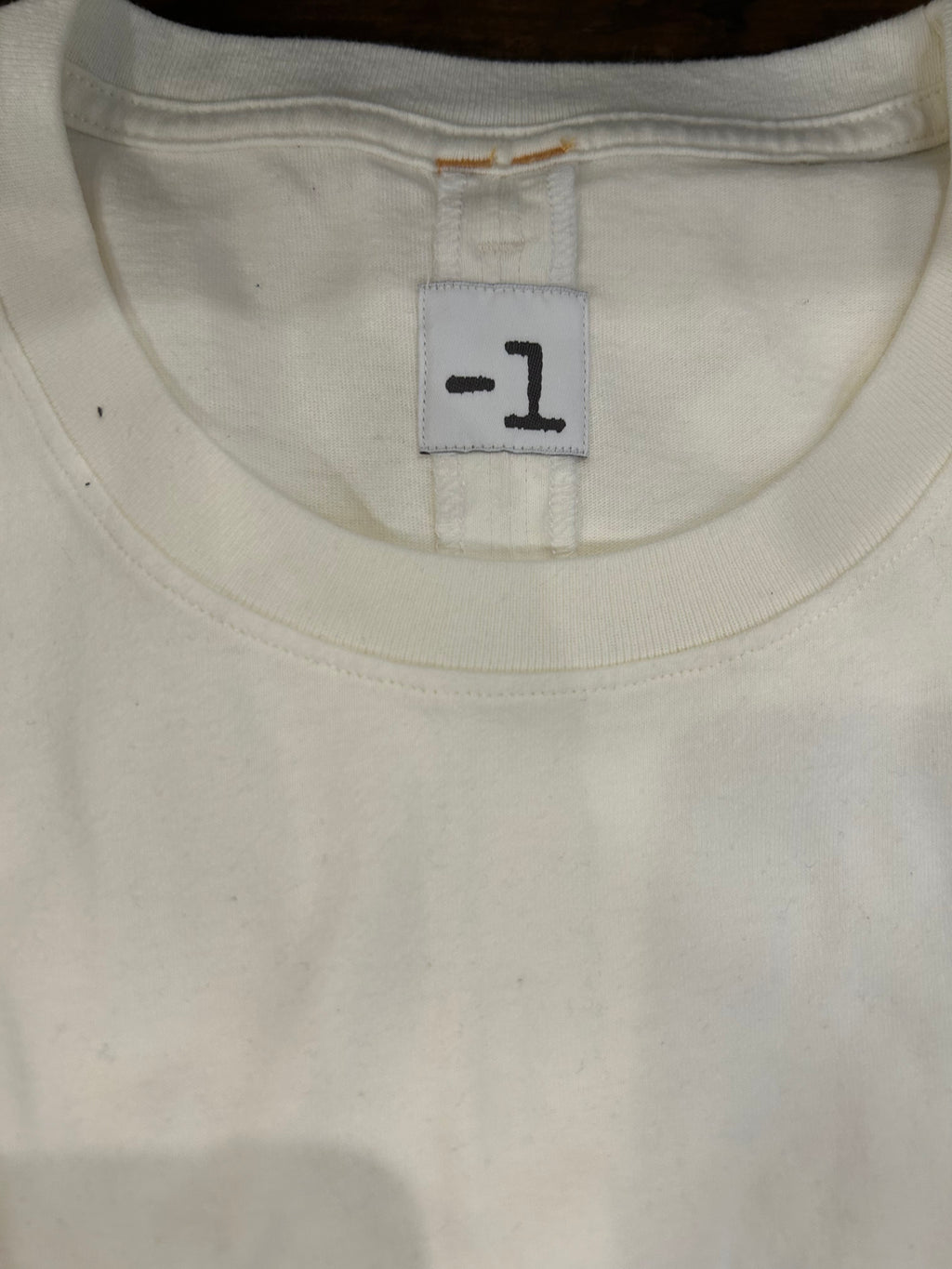 MINUS ONE T-SHIRT 100% COTONE COLORE OFF WHITE MANICA CORTA COTONE TRATTATO CON EFFETTO INVECCHIATO