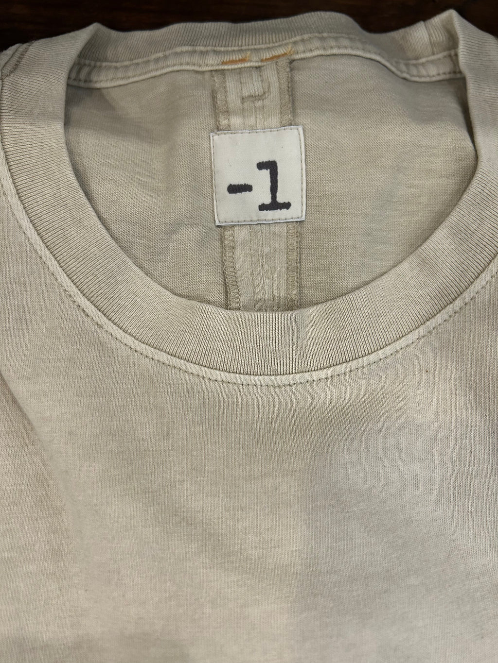 MINUS ONE T-SHIRT 100% COTONE COLORE BEIGE MANICA CORTA COTONE TRATTATO CON EFFETTO INVECCHIATO