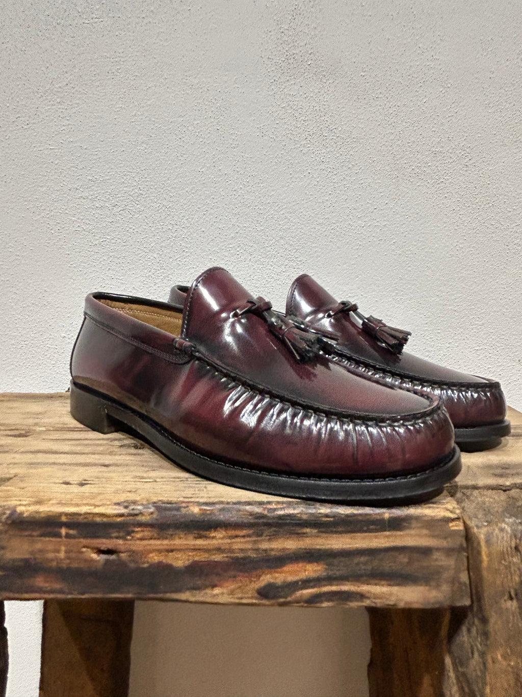 MOCASSINO KEBO CON NAPPINE ABRASIVATO BORDEAUX FONDO CUOIO