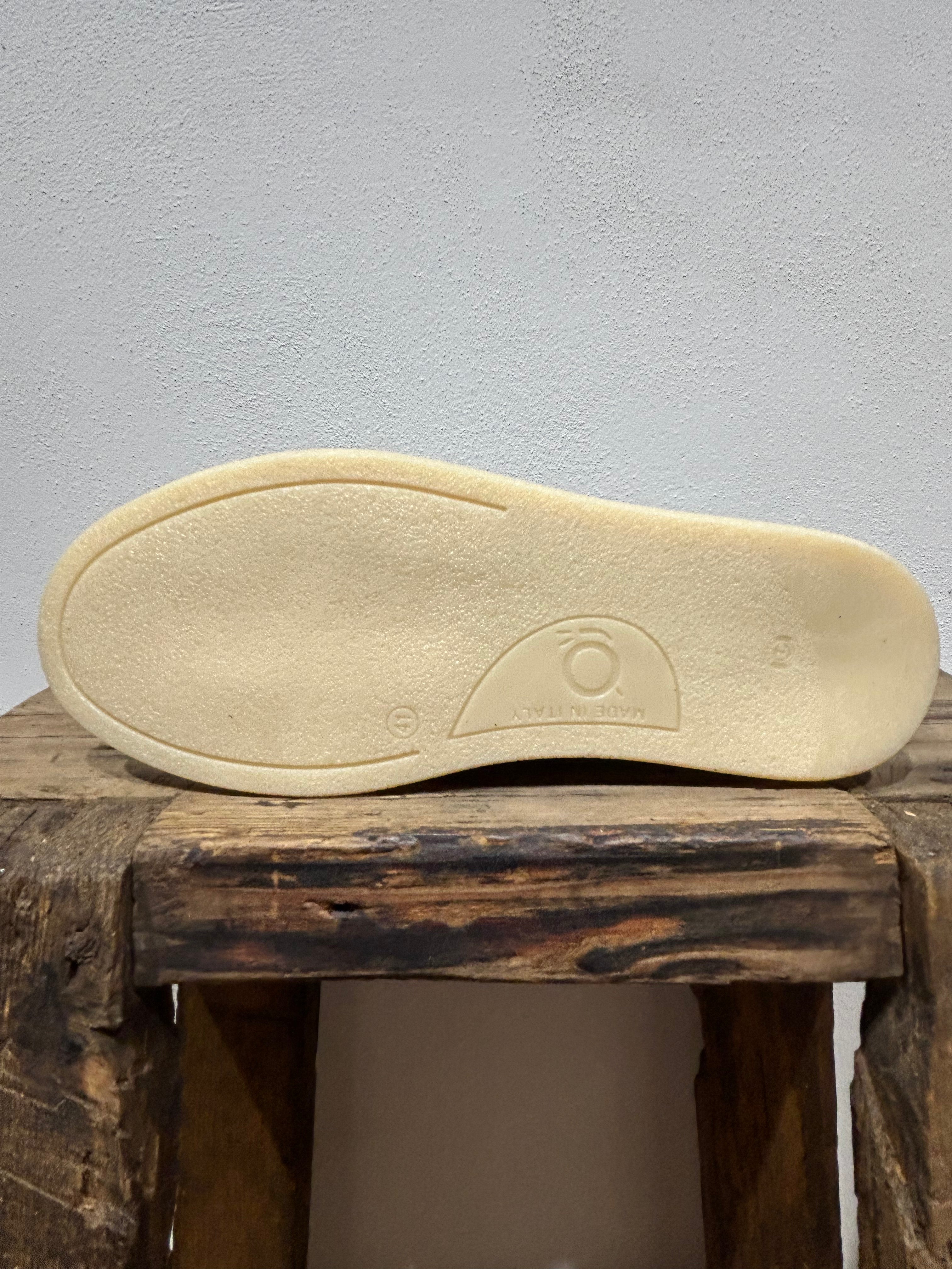 STRINGATA KEBO IN CAMOSCIO COLORE SABBIA GOMMA NATURALE 100% MADE IN ITALY