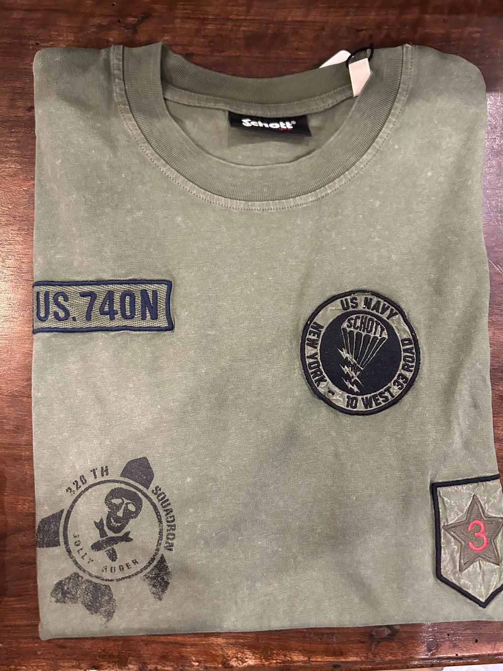 SCHOTT T-SHIRT COLORE VERDE MILITARE CON PATCH VESTIBILITA’ REGOLARE 100% COTONE