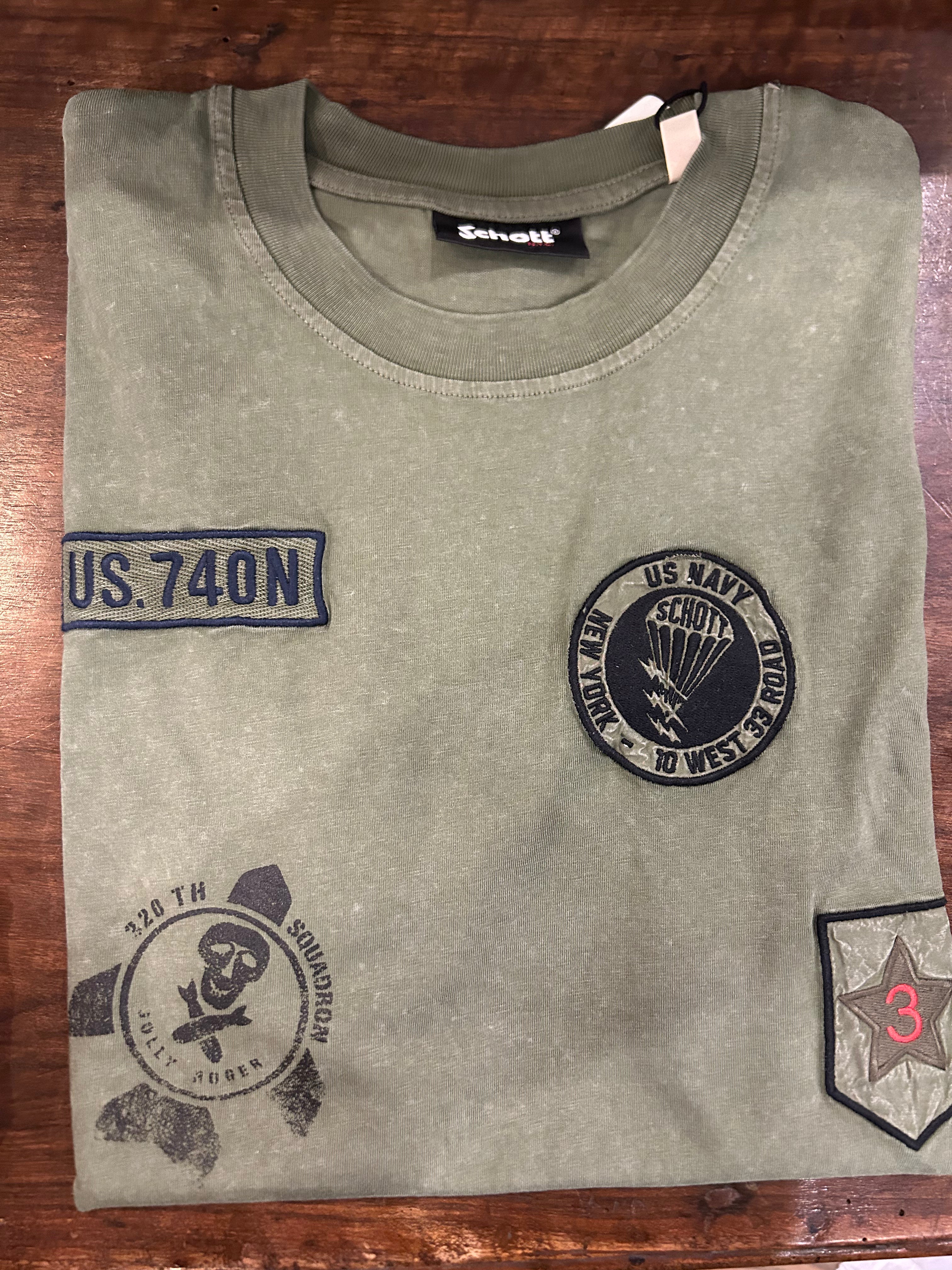 SCHOTT T-SHIRT COLORE VERDE MILITARE CON PATCH VESTIBILITA’ REGOLARE 100% COTONE
