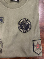 SCHOTT T-SHIRT COLORE VERDE MILITARE CON PATCH VESTIBILITA’ REGOLARE 100% COTONE