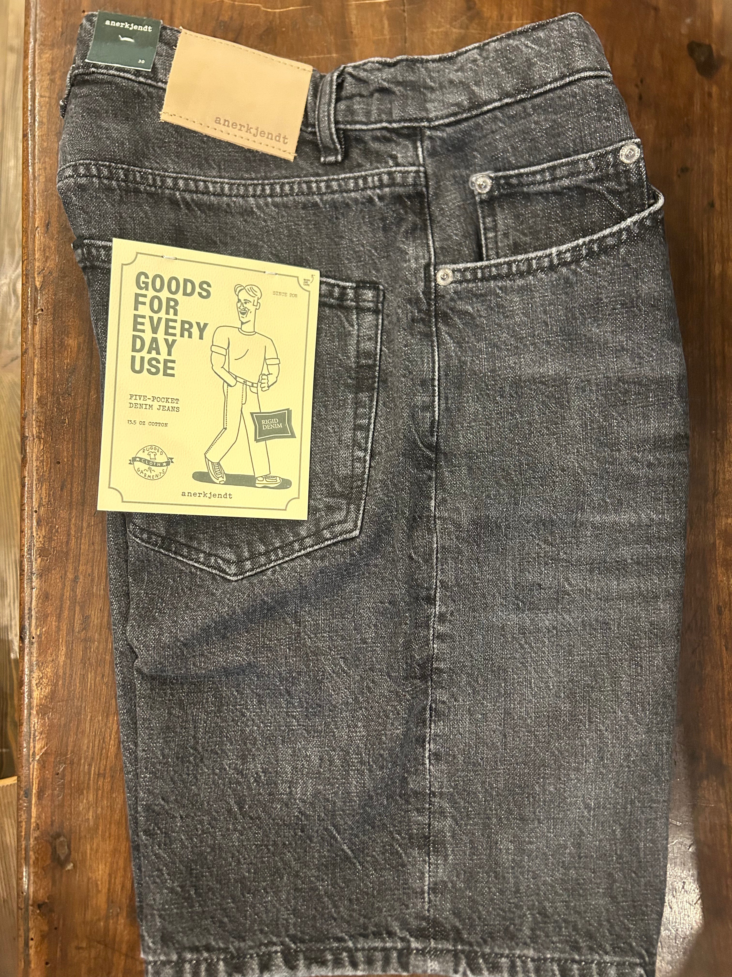 ANERKJENDT BERMUDA BLACK DENIM