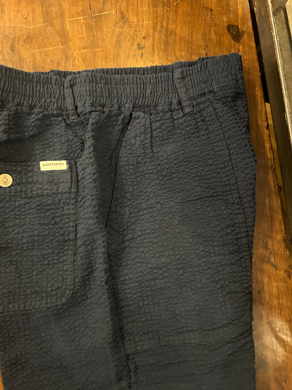 ANERKJENDT BERMUDA COLORE NAVY IN SEERSUCKER VESTIBILITA’ COMODA CON ELASTICO E LACCI IN VITA
