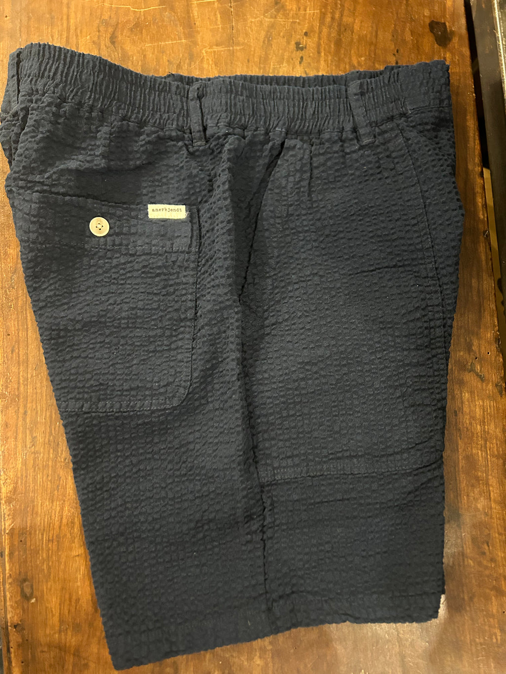 ANERKJENDT BERMUDA COLORE NAVY IN SEERSUCKER VESTIBILITA’ COMODA CON ELASTICO E LACCI IN VITA