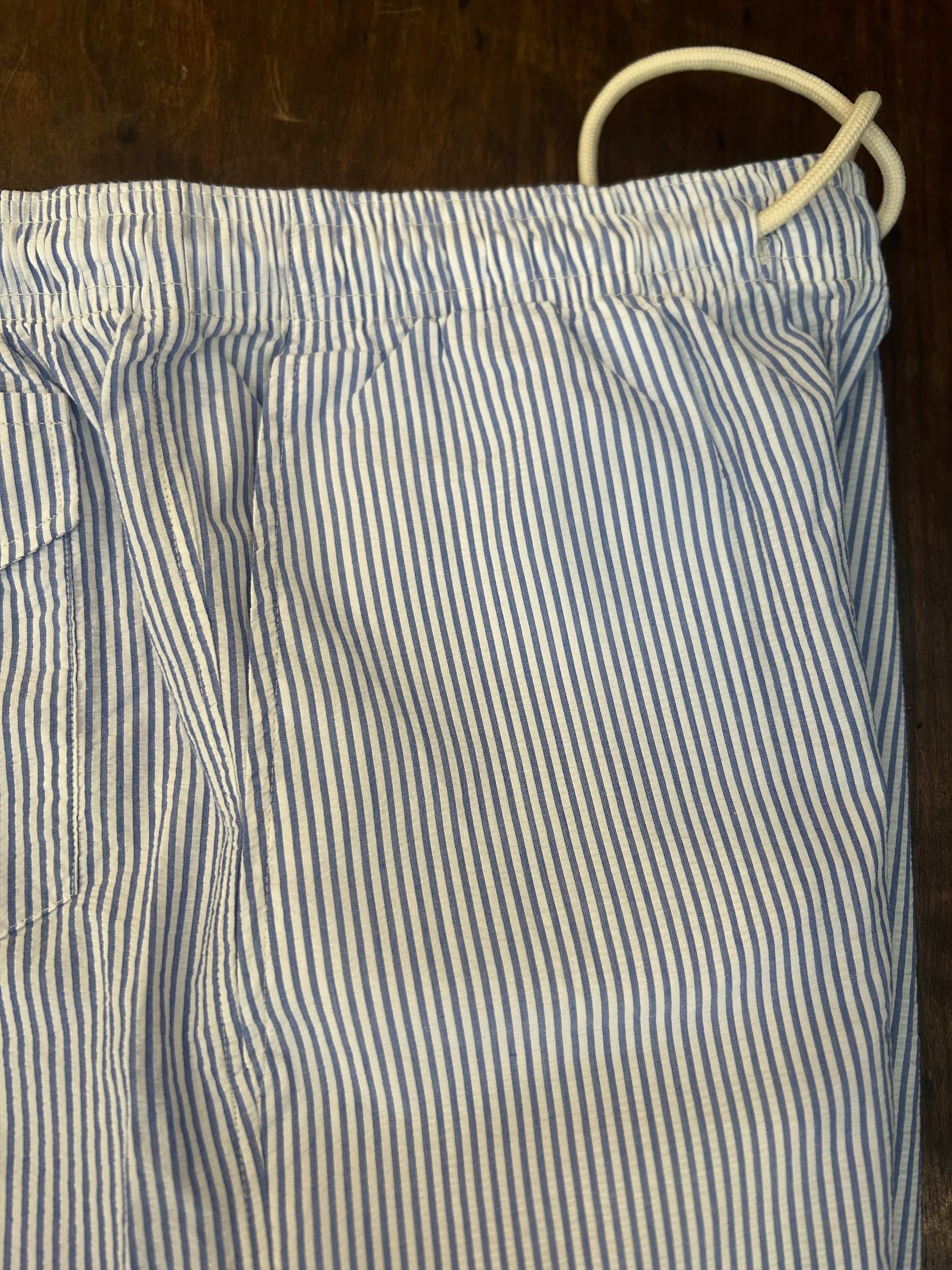 IN THE BOX BERMUDA A RIGHE BIANCHE E CELESTI TESSUTO SEERSUCKER CON COLUISSE IN VITA CON TASCHE LATERALI E TASCA DIETRO CON RICAMO MADE IN ITALY