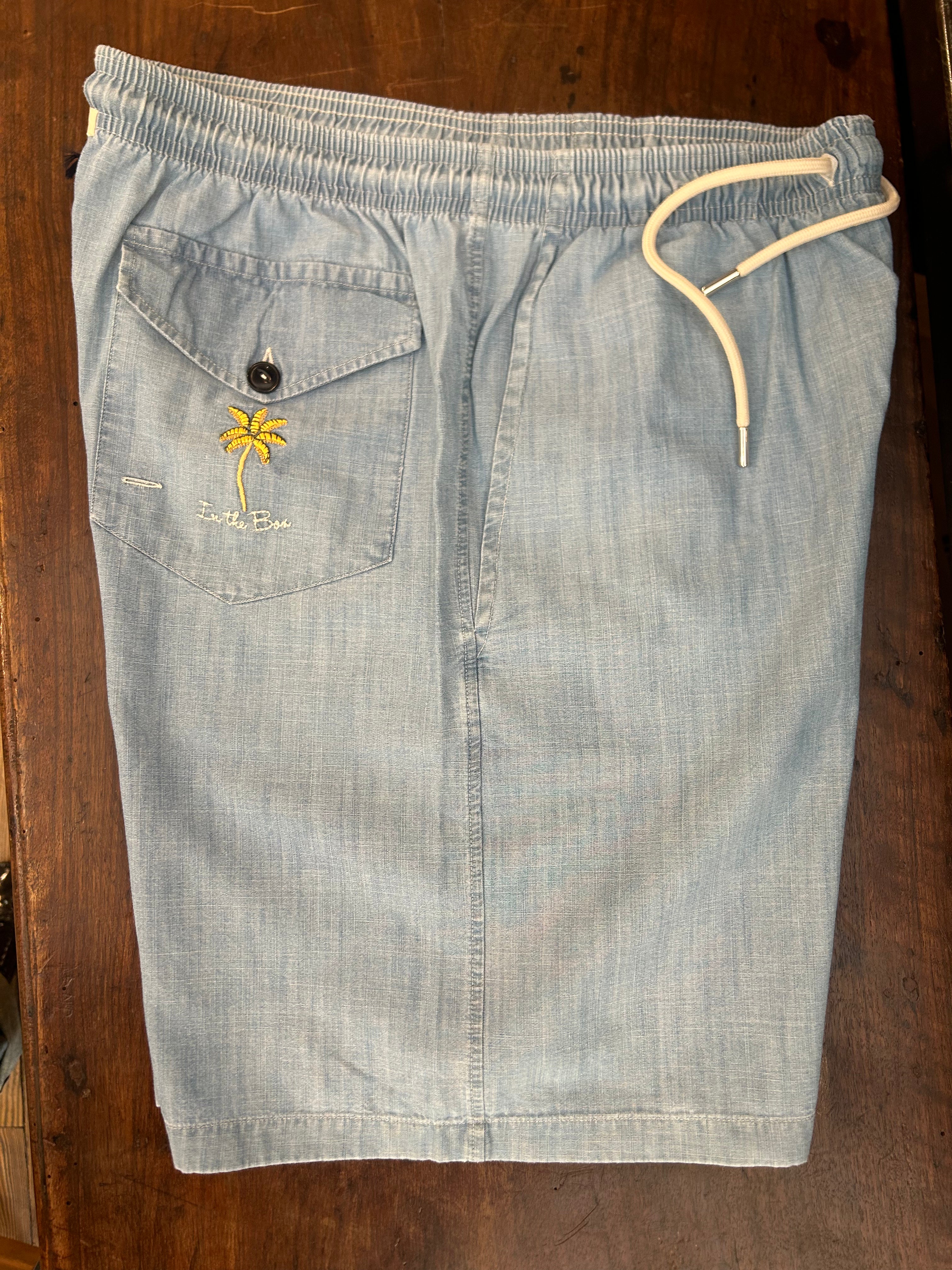 IN THE BOX BERMUDA IN CHAMBRAY CHIARO CON COULISSE IN VITA 100% MADE IN ITALY CON TASCHE LATERALI E TASCA DIETRO CON RICAMO