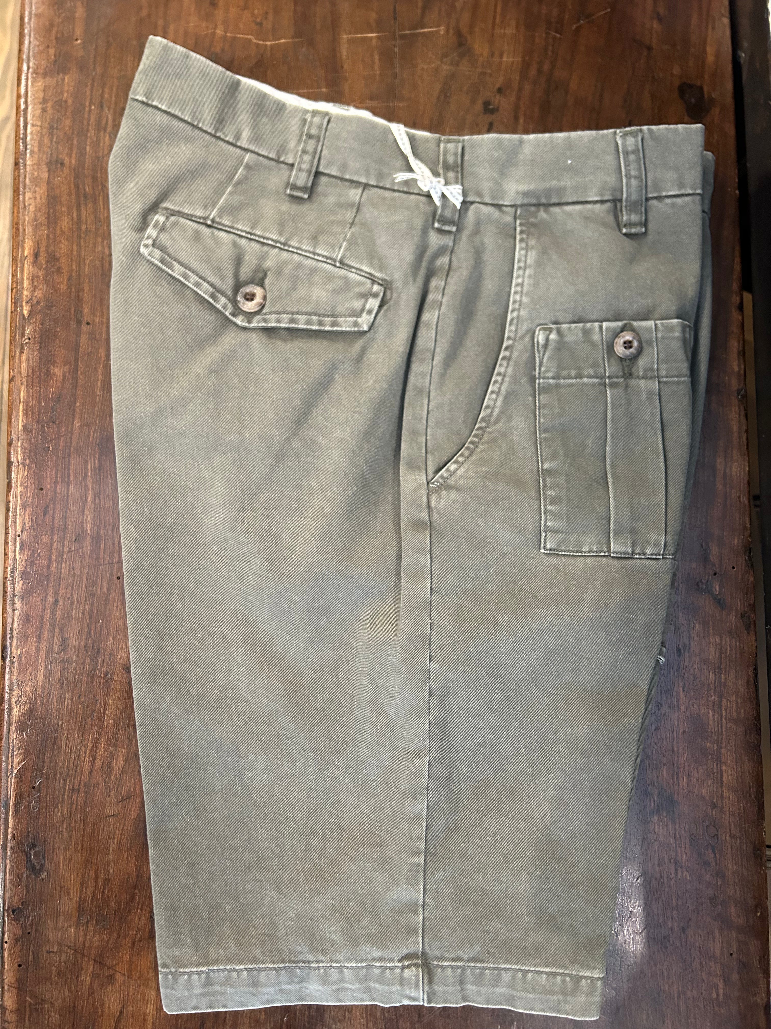 PERFECTION BERMUDA CARGO VERDE MILITARE MODERN FIT 100% COTONE ALGODON CON TASCA LATERALE ED UNA FRONTALE MADE IN ITALY