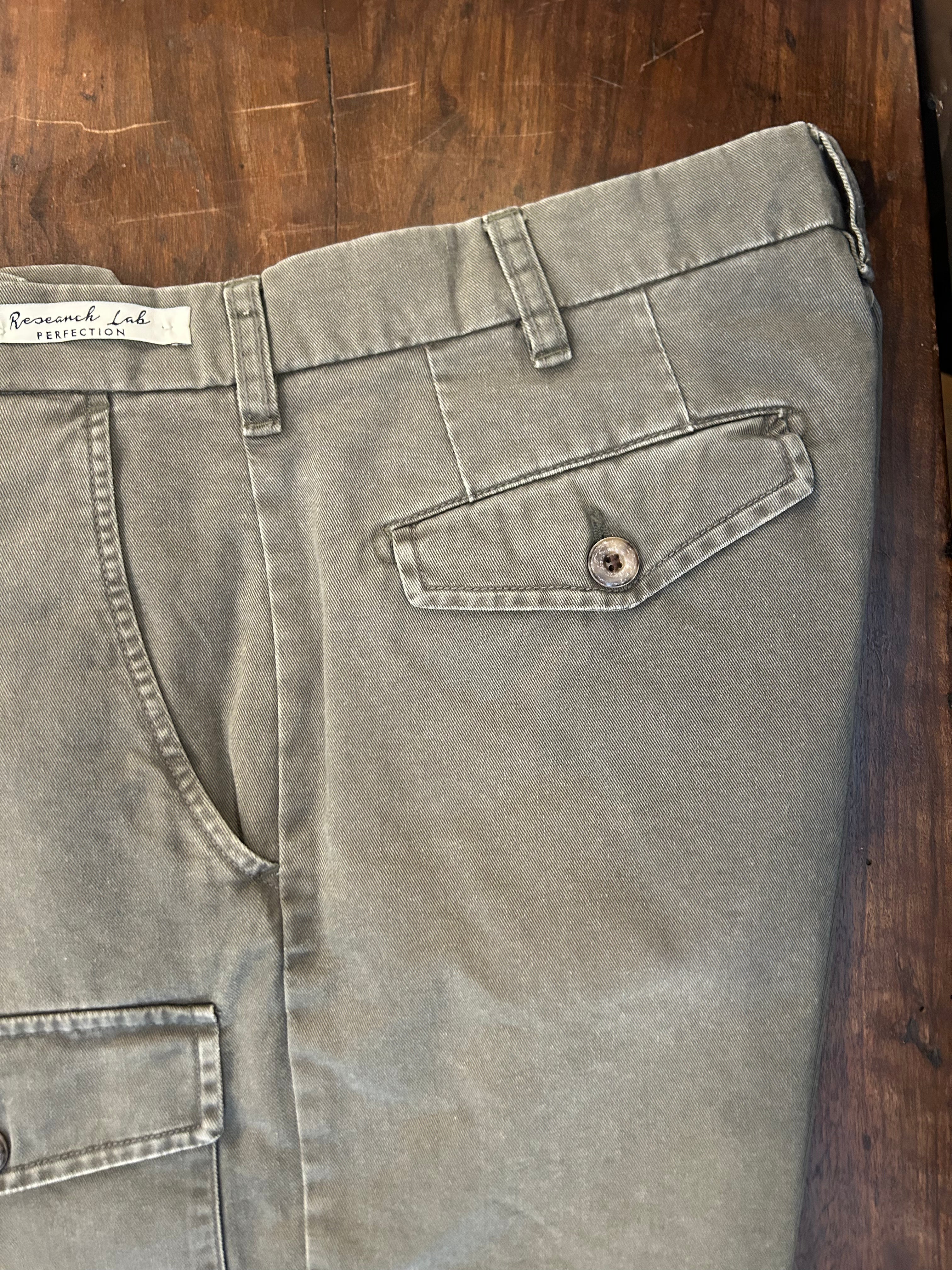 PERFECTION BERMUDA CARGO VERDE MILITARE MODERN FIT 100% COTONE ALGODON CON TASCA LATERALE ED UNA FRONTALE MADE IN ITALY