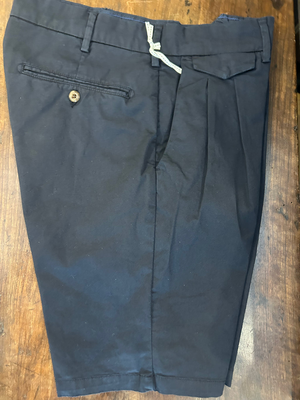PERFECTION BERMUDA CON DOPPIA PENCE E TASCA PORTA-TABACCO COLORE NAVY VESTIBILITA’ MODERN FIT MADE IN ITALY