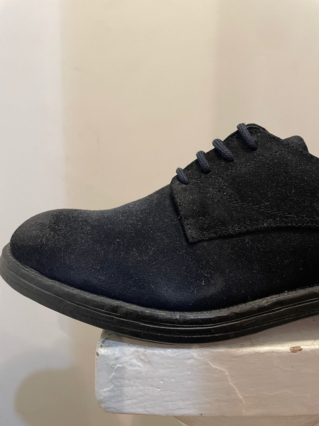AG TREND Stringata in camoscio navy con fondo cuoio