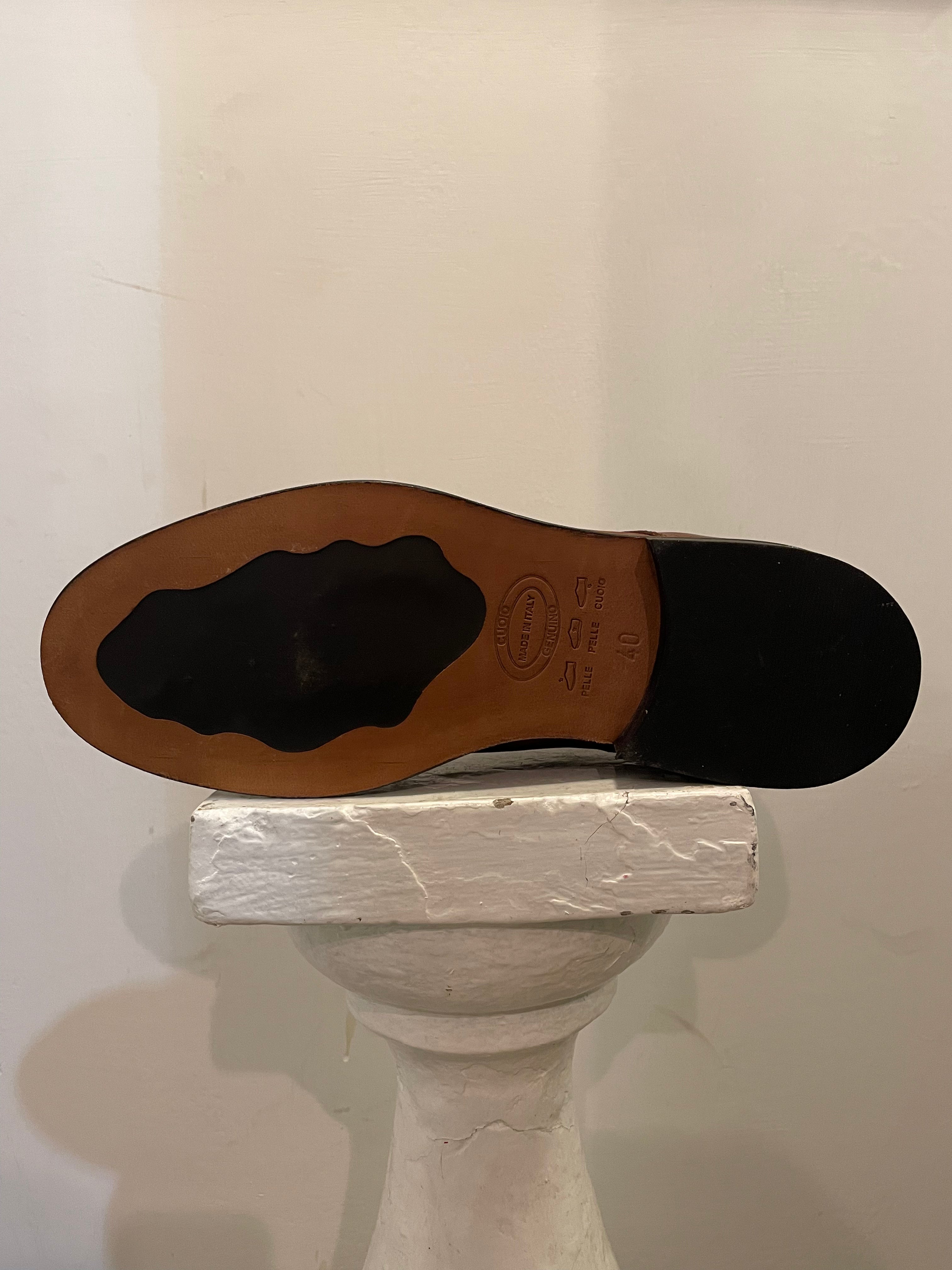 AG TRENG Stringata classica fondo cuoio colore cognac codice SH12