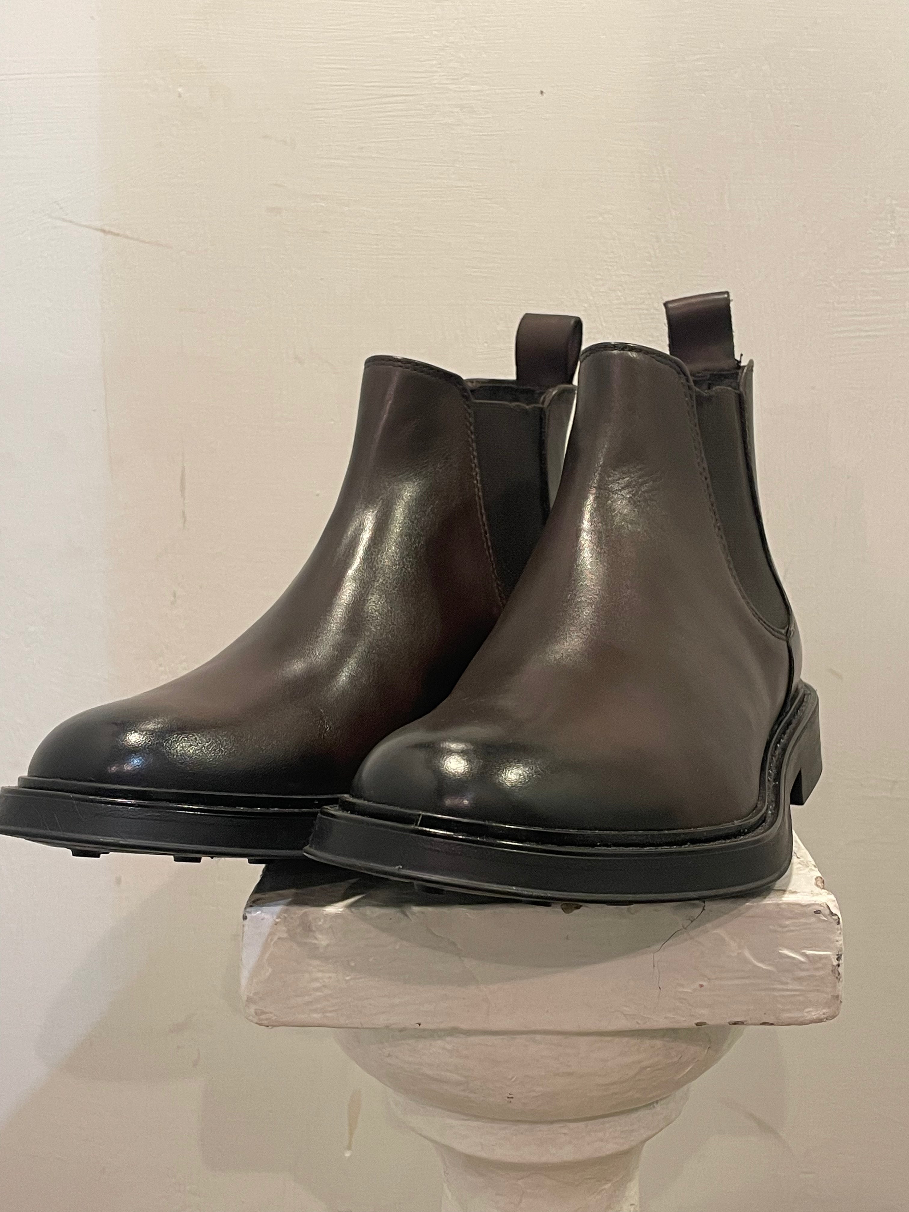 AG TREND Stivaletto con elastico laterale colore testa di moro