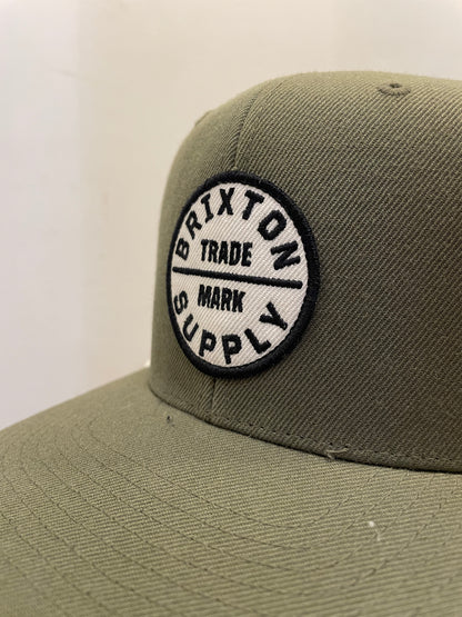 BRIXTON Cappello Con Visiera OATH III SNAPBACK Olive