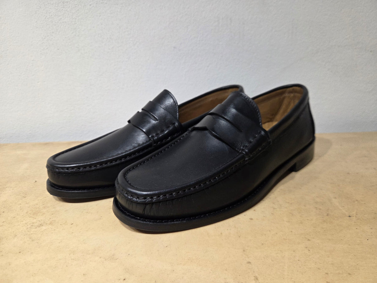 KEBO MOCASSINI IN VITELLO COLOR NERO