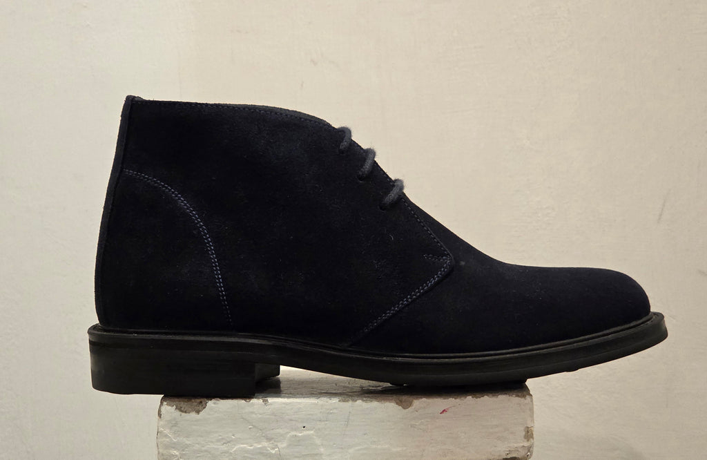 STRINGATA MIDDLE AG TREND IN CAMOSCIO BLU CON FONDO IN GOMMA SH71