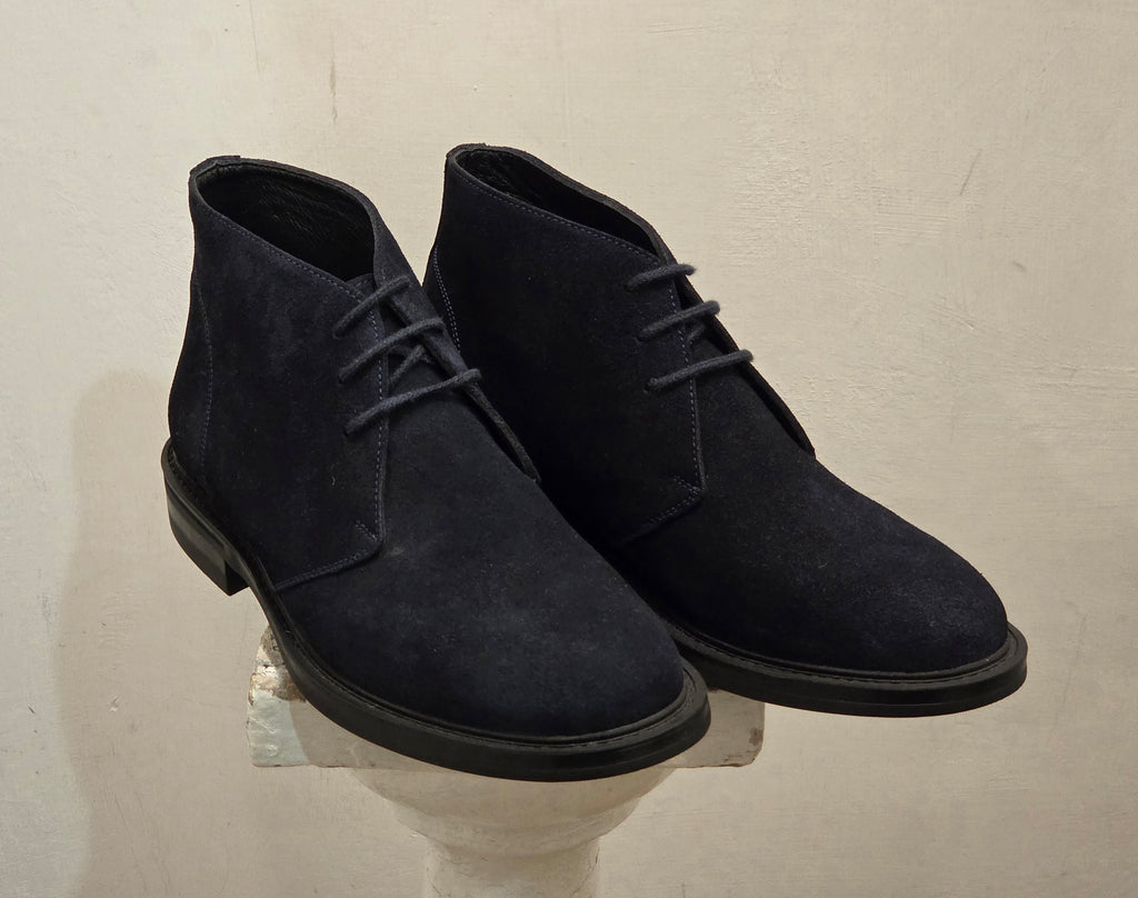 STRINGATA MIDDLE AG TREND IN CAMOSCIO BLU CON FONDO IN GOMMA SH71