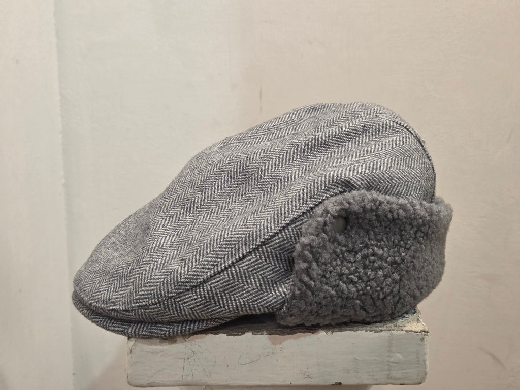 COPPOLA BARTS MONZONITE CAP CON PARAORECCHIE COLOR GRIGIO