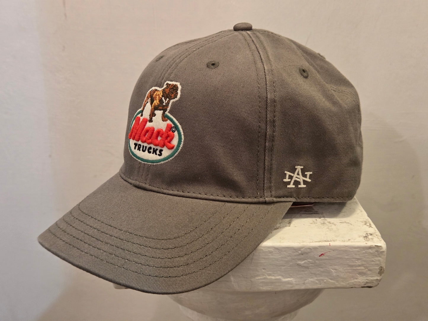 CAPPELLO AMERICAN NEEDLE MACK TRUCK HEPCAT AN ADJ COLOR OLIVE